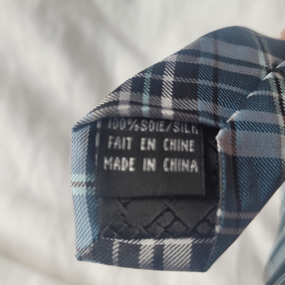 Perry Ellis Silk Tie - Picture 2 of 5